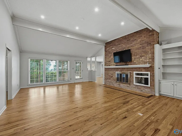 815 Baylor Dr SE — Photo 4