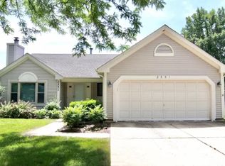 2551 Woodcliff Ct, Lisle, IL 60532