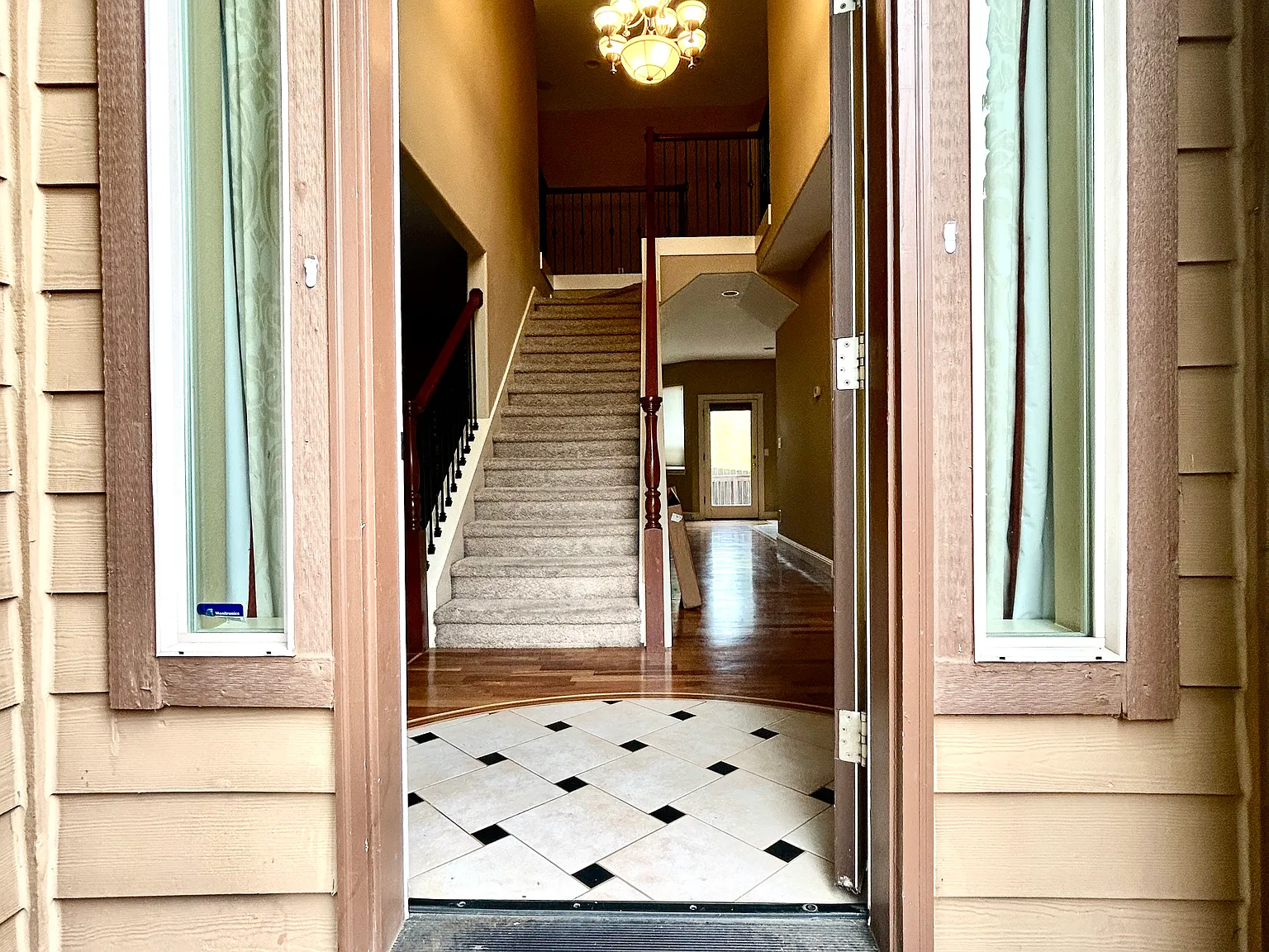 4 bed, 2.5 bath, 2911 sqft, $3,395 — Photo 3