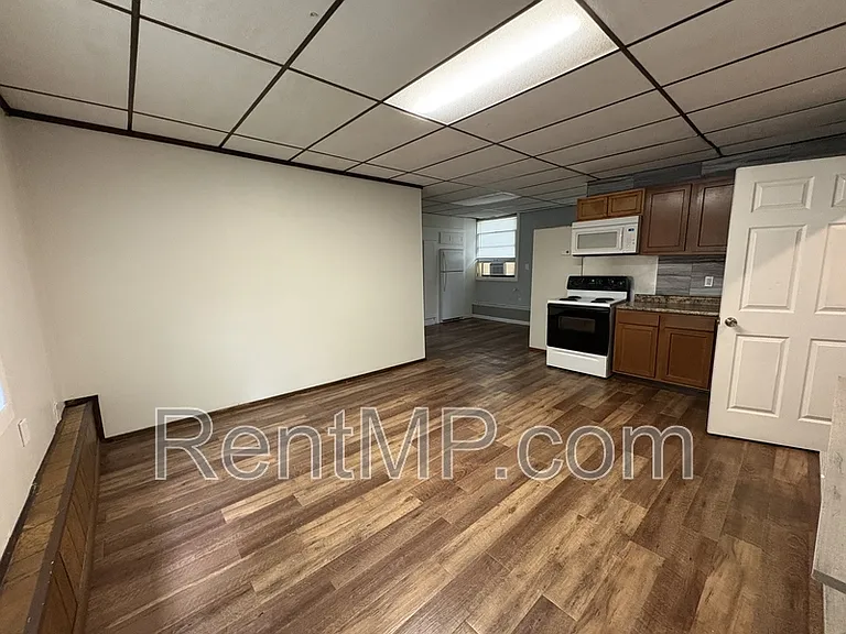 931 S Fancher Ave #B — Photo 9