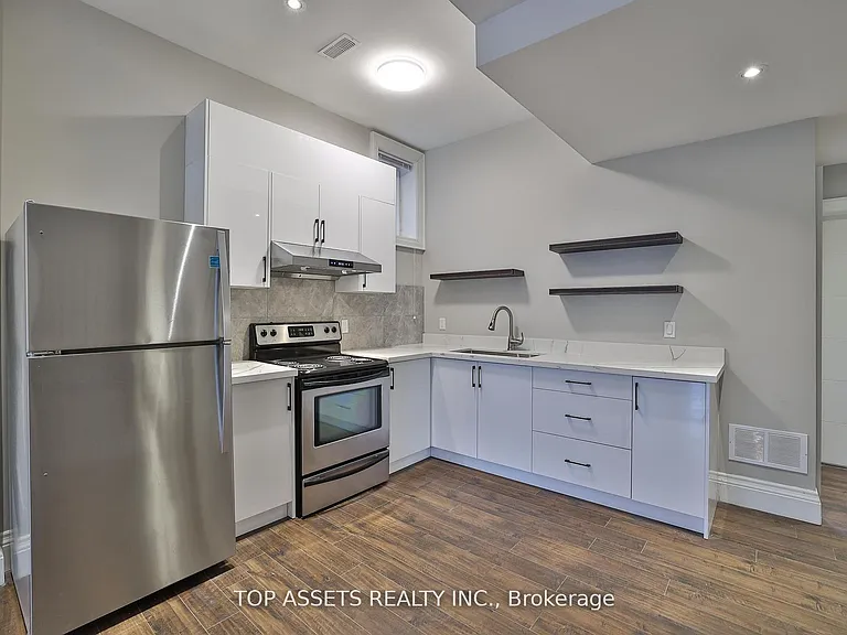 54 Madawaska Ave #BASEMENT — Photo 7