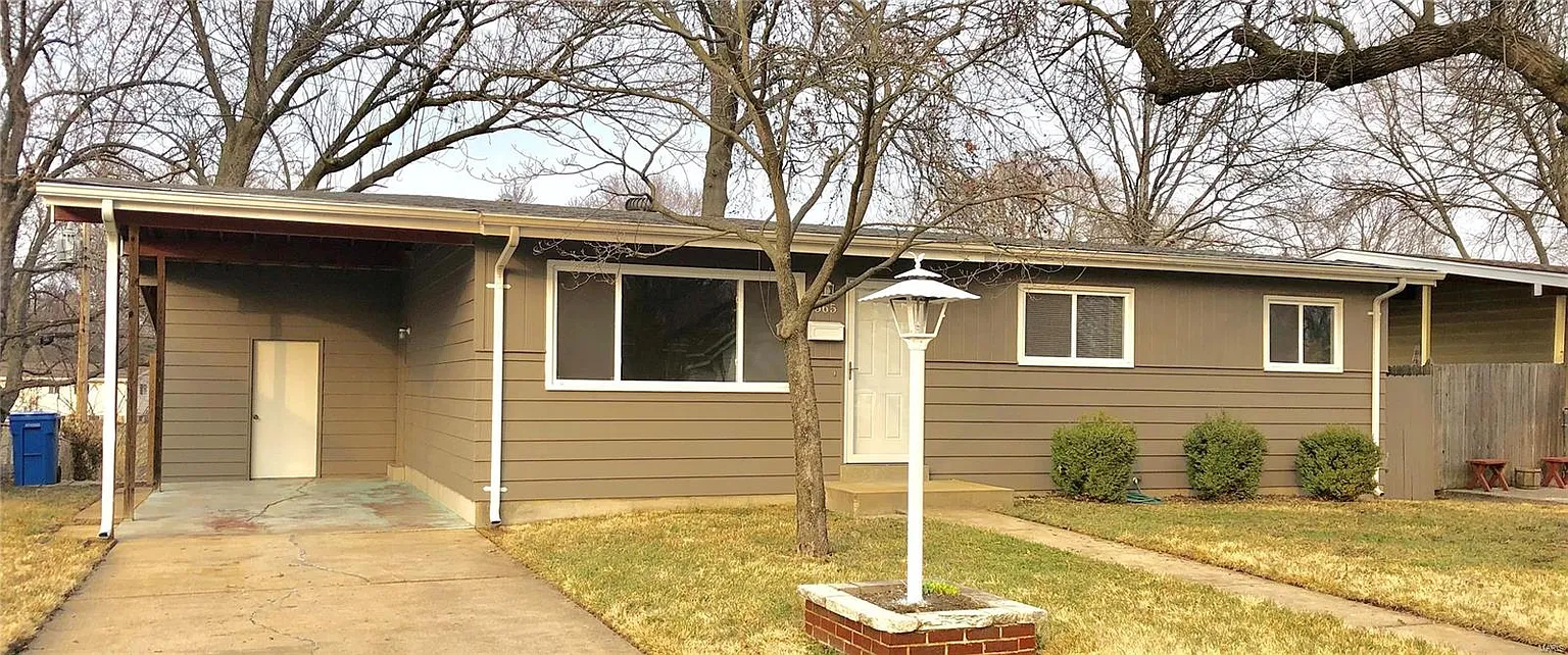 565 Bardot Dr photo 1