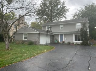 2564 S Green Rd, University Heights, OH 44122
