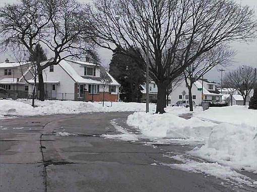 2nd image of 1413 W Barnard Ave