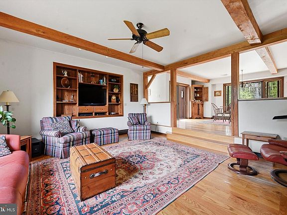 4th image of 834 Newhall Rd