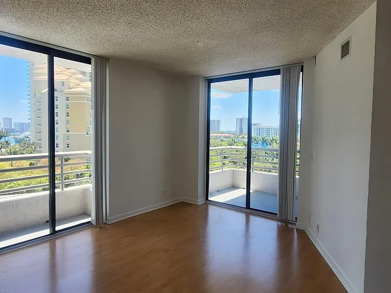 3300 NE 191st St #818 — Photo 7