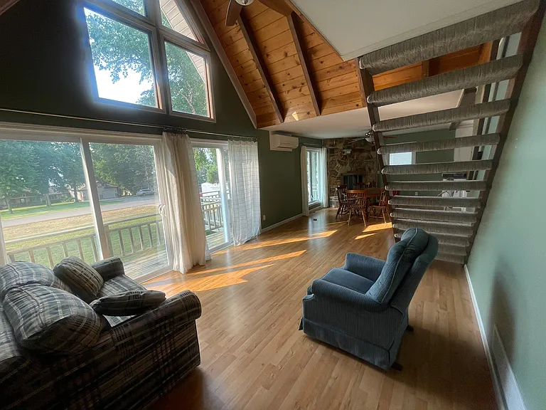 622 N Shore Dr — Photo 3