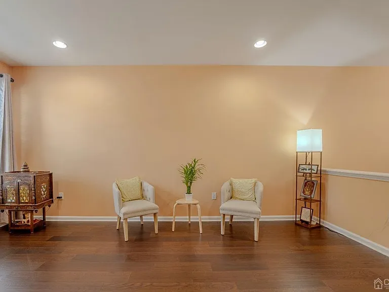 2474 N Canterbury Ln — Photo 6