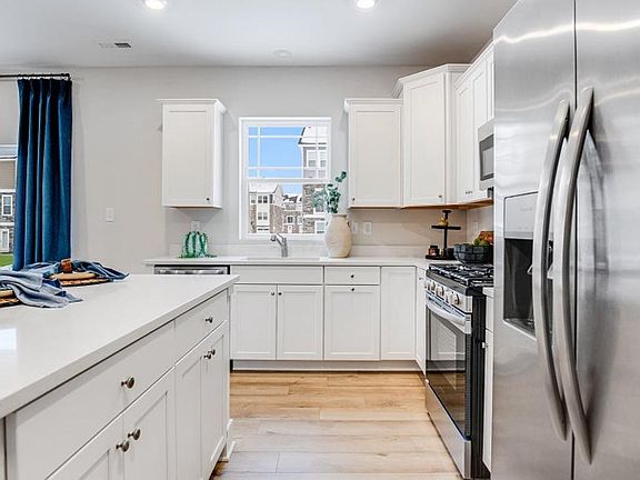 5th image of 10577 Roundstone Ln