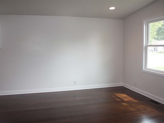 5th image of 502 Rainbow Dr