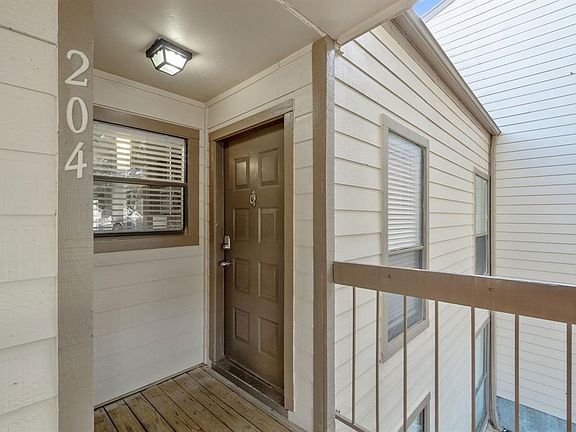 4th image of 204B Lakeview Dr