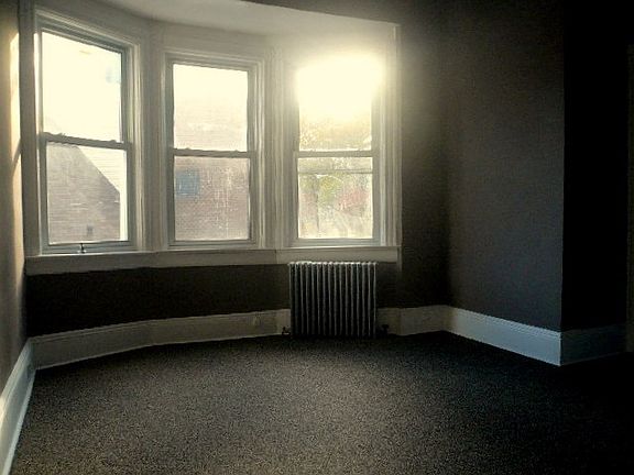 4th image of 404 Arlington Ave #2