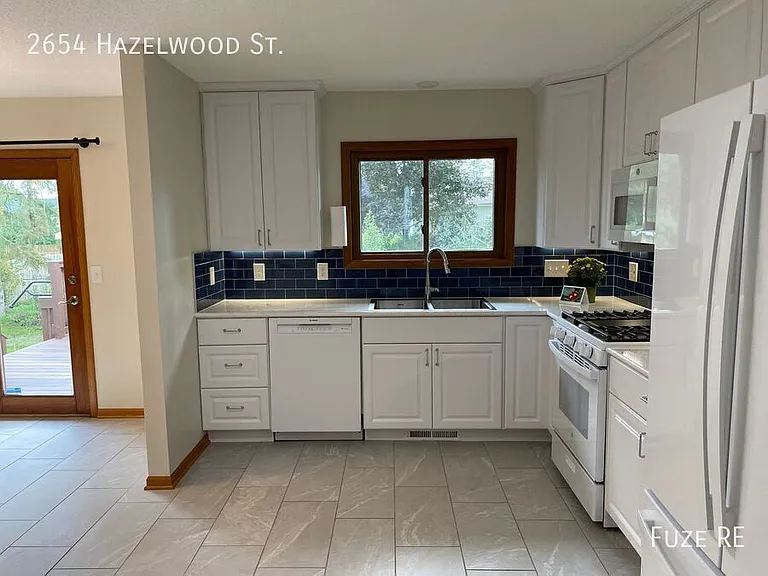 2654 Hazelwood St N — Photo 6