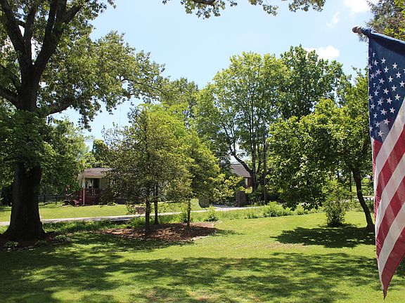 2nd image of 2131 Woodrow Dr