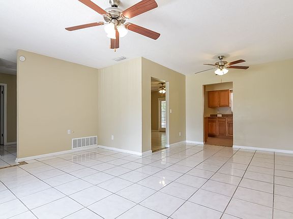 4th image of 7203 Creekwood Ct