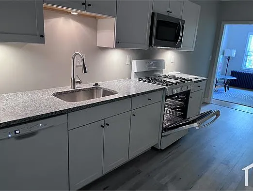 3 bed, $2,300 — Photo 2