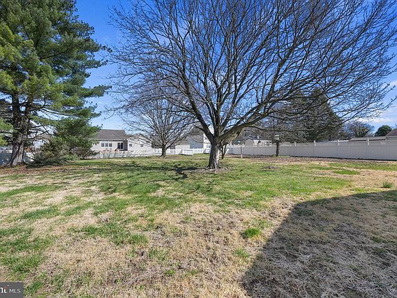 4th image of 1119 Bison Rd