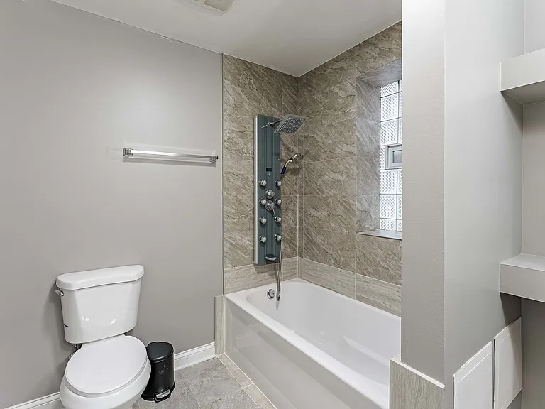 555 N Lawler Ave #G — Photo 13