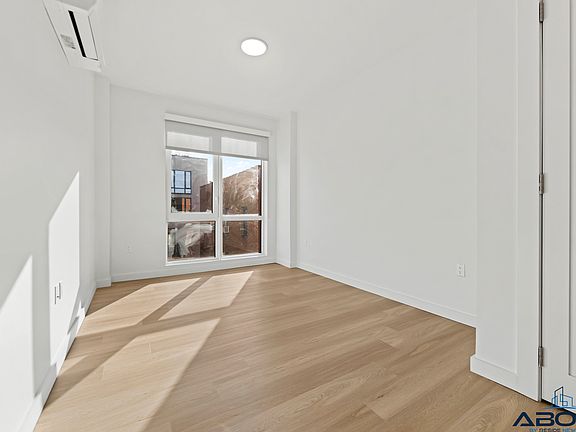 5th image of 100 Lenox Rd APT 3L