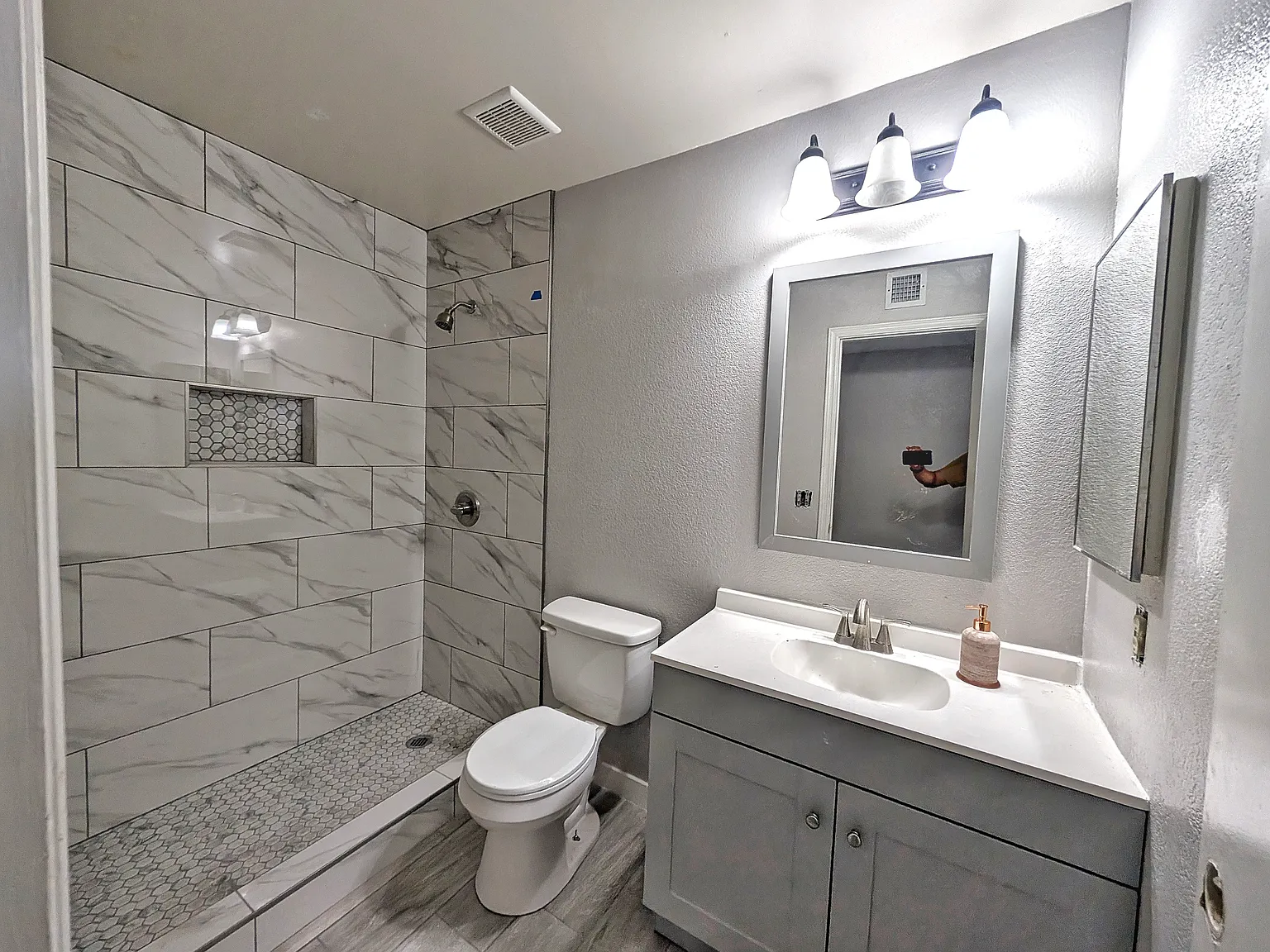 8869 W Greenbrian Dr — Photo 3