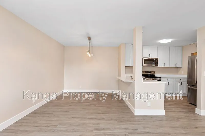 3 bed, 2.0 bath, 1217 sqft, $2,550 — Photo 2