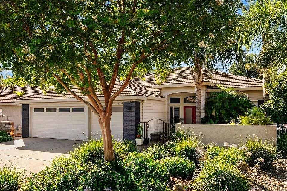 1320 Longfellow Cir photo 1