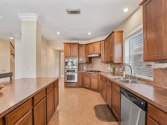4th image of 618 River Delta Ln