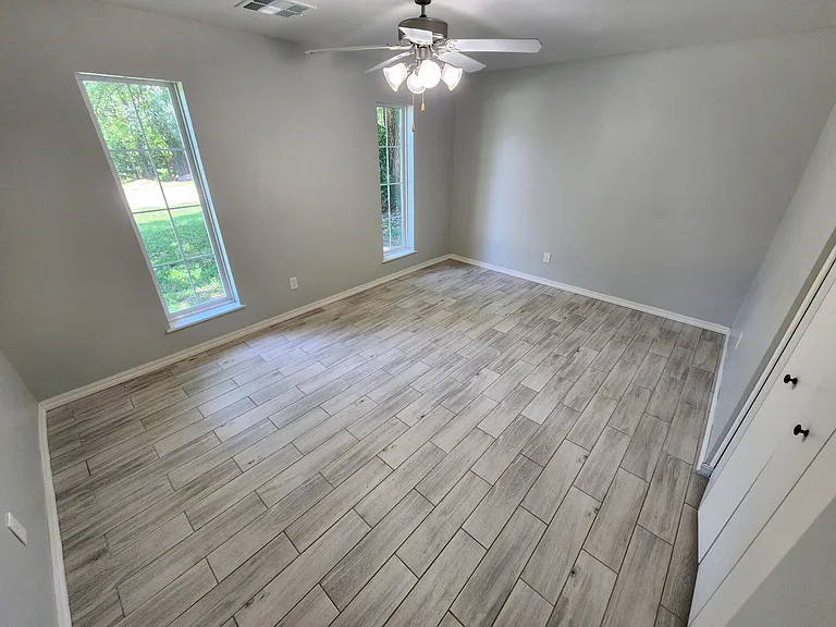 2010 E Foster Dr — Photo 9