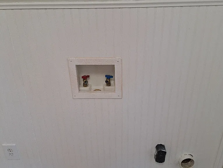 Washer / Dryer Hook-ups