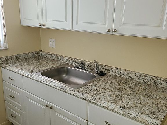 4th image of 1602 N J St APT 1