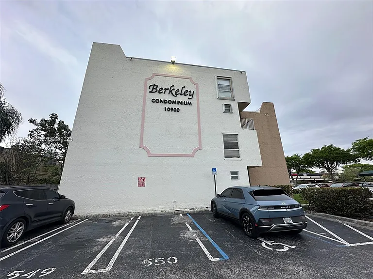 10900 SW 104th St #322 — Photo 32