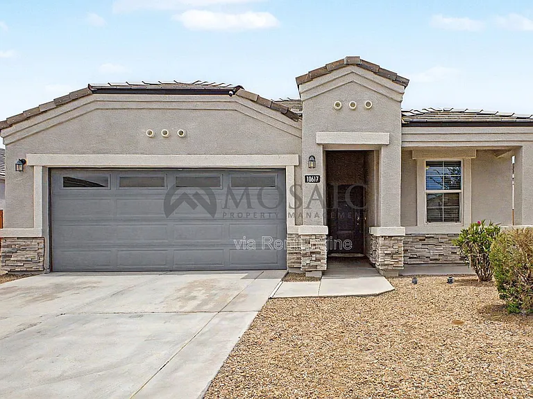 10617 S 54th Ln — Photo 2