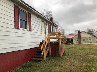 2nd image of 2337 5th Ave E