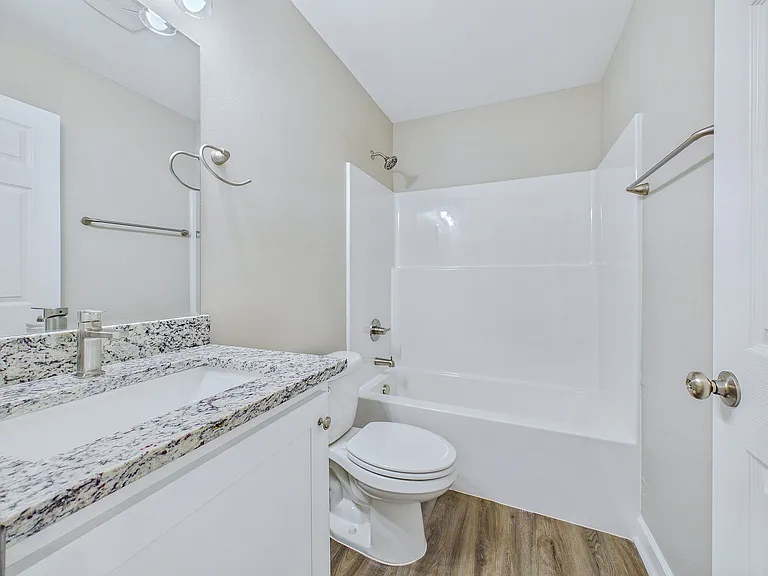 2405 S Elm St — Photo 8