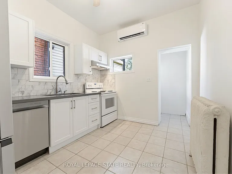 25 Strathcona Ave S #1 — Photo 10
