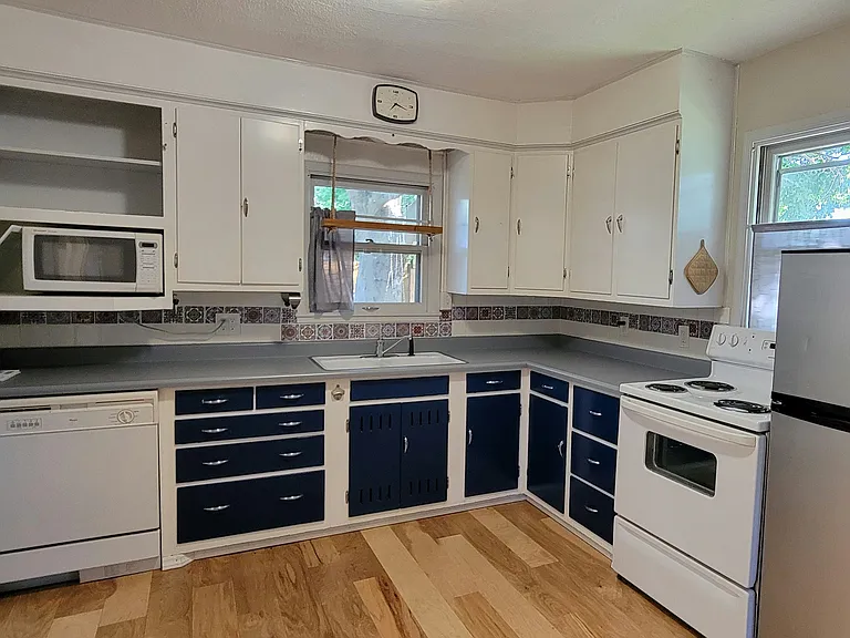 2421 W Madison Ave — Photo 13