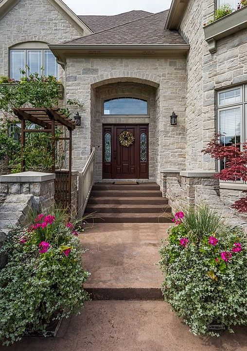 2nd image of 990 Fawn View Dr