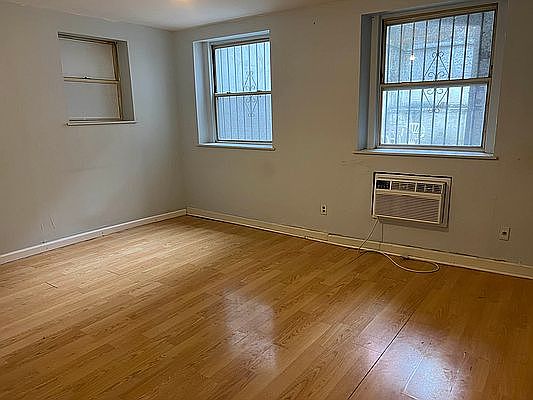 1st image of 29 Oliver St APT 1R