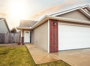 928 N Redbud Ct, Valley Center, KS 67147