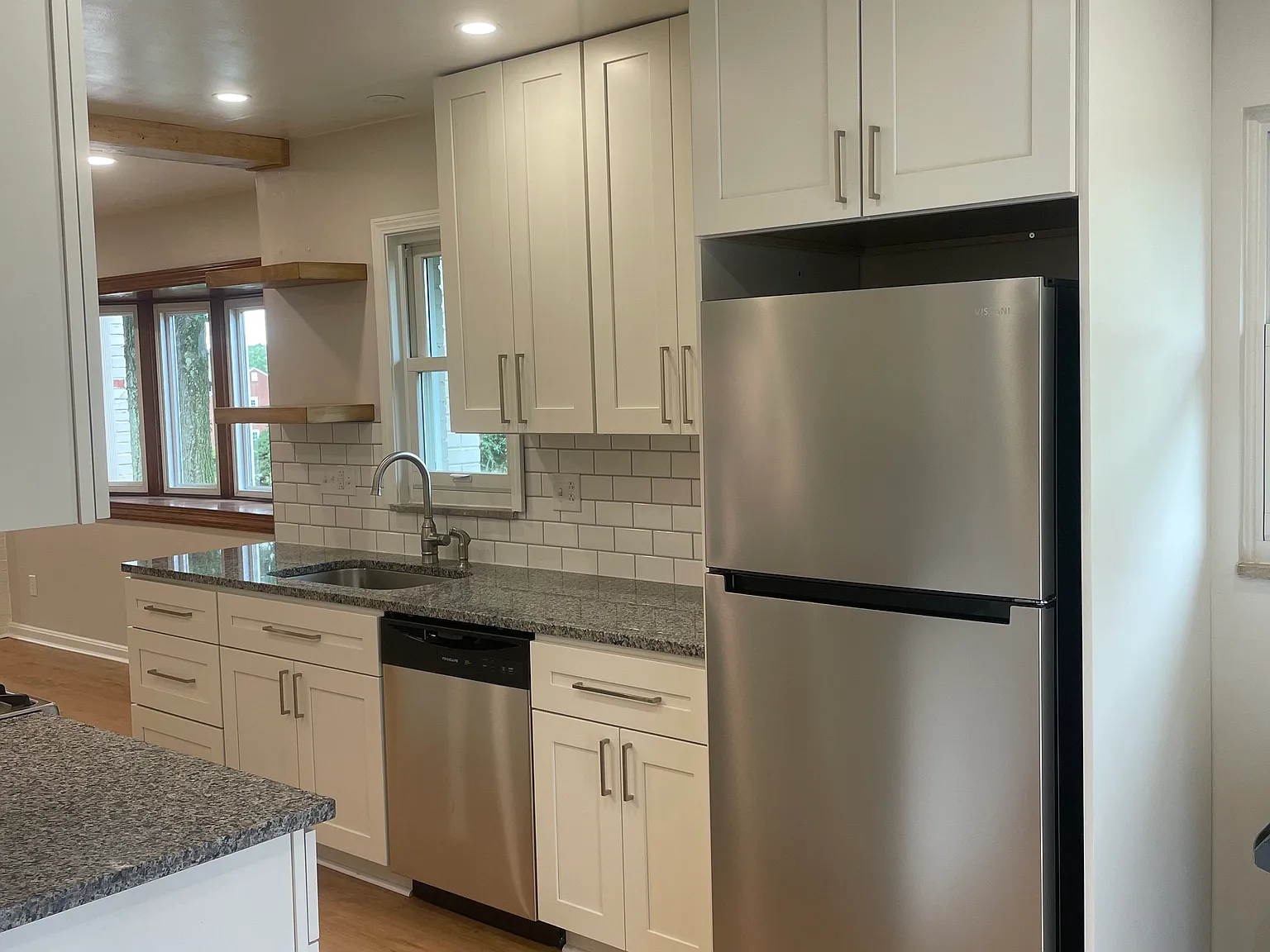 3 bed, 2000 sqft, $2,650 — Photo 2