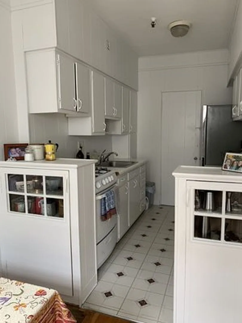 Stunning Studio Right On The B Line! Short Walk to Cleveland Circle — Photo 3