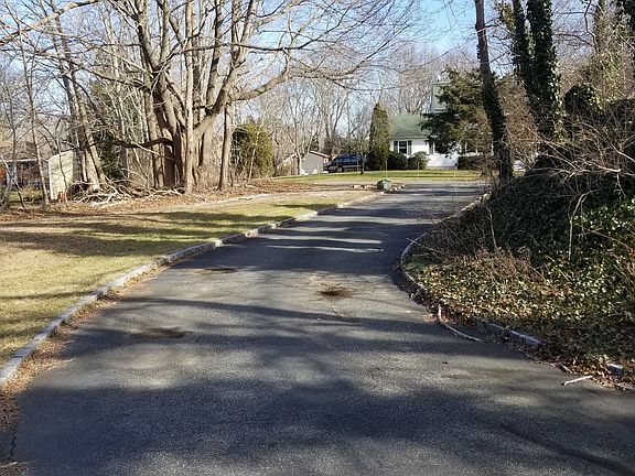 Exterior Neighborhood (street photo)