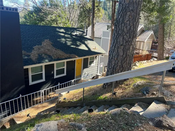 23870 Lakeview Dr, Crestline, CA 92325