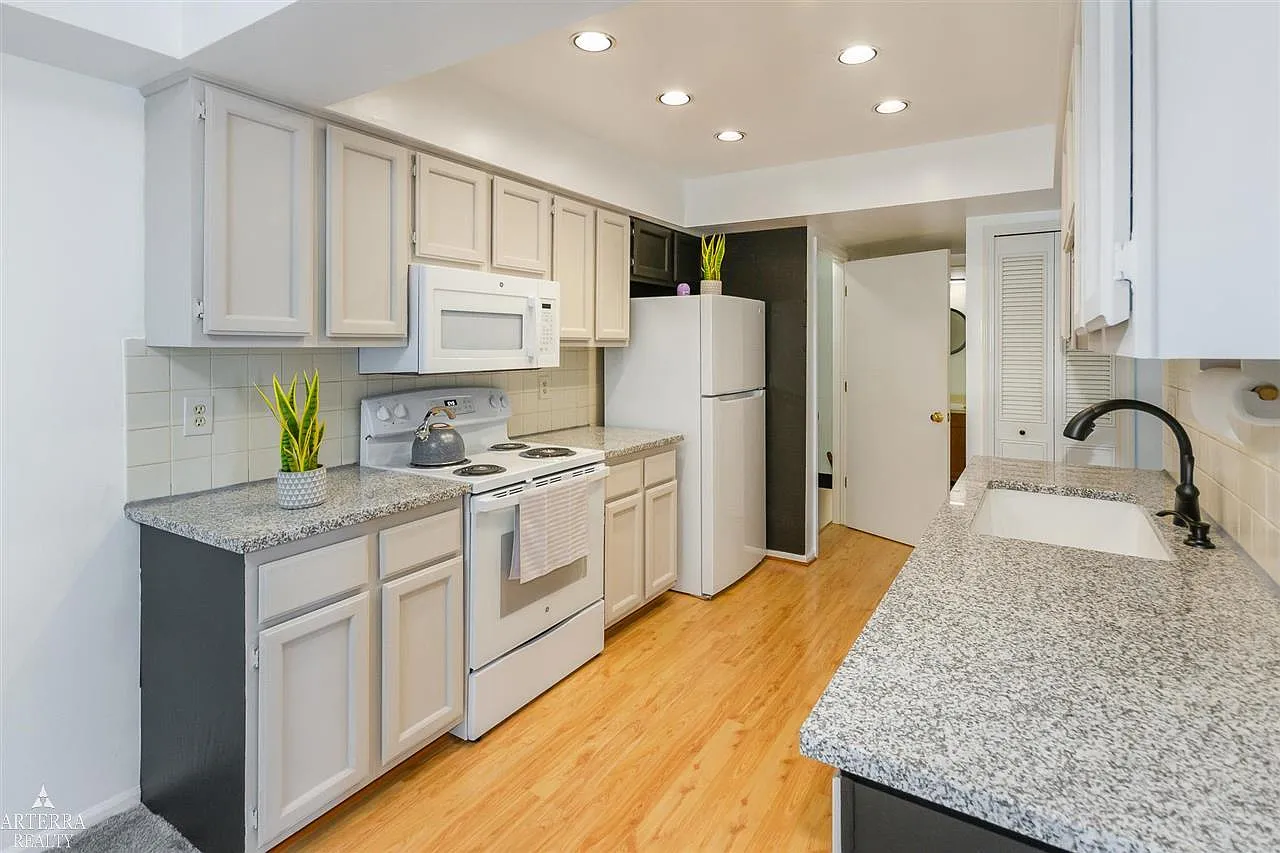 2 bed, 1.5 bath, 2280 sqft, $2,100 — Photo 4