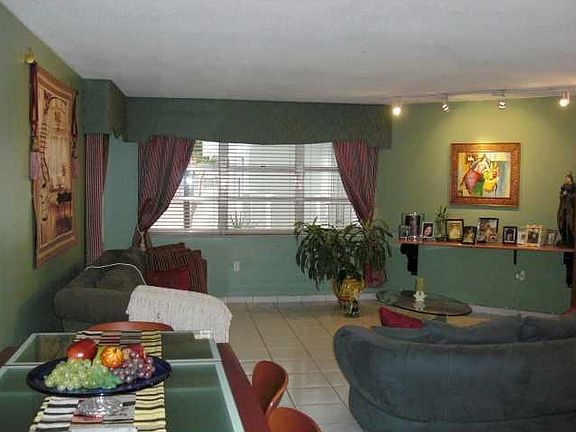 4th image of 2750 NE 183rd St APT 212
