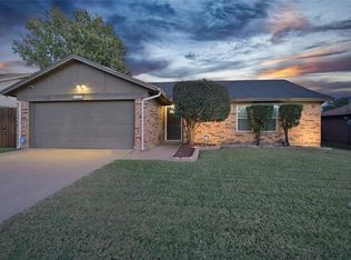 6223 Hott Springs Dr, Arlington, TX 76001