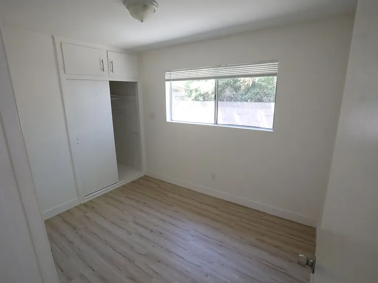 2527 Cedar Ave — Photo 6