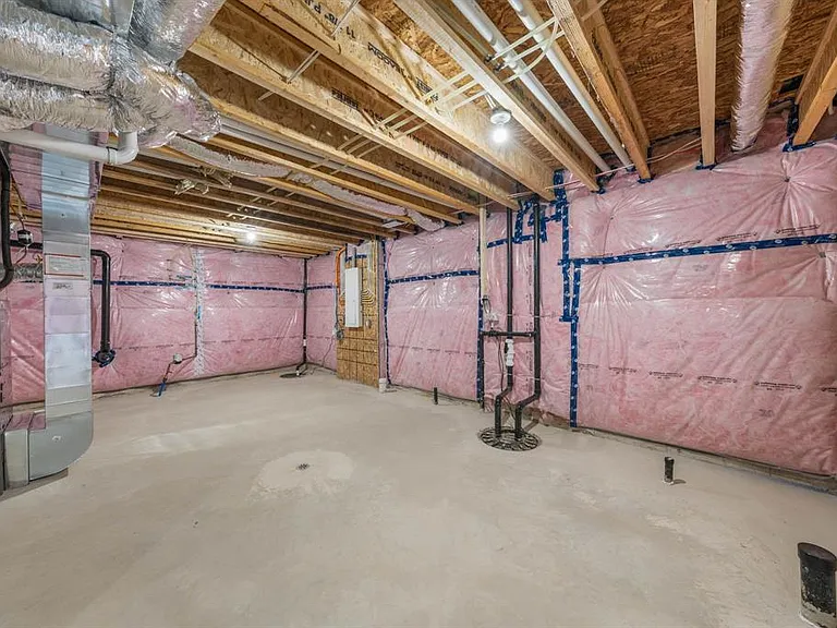 397 Victoria St — Photo 25