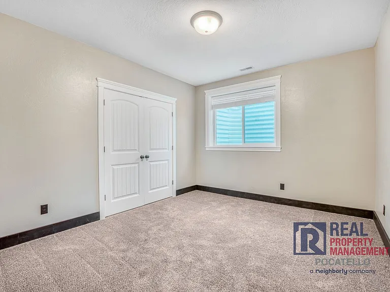 5215 Kymball Dr — Photo 31