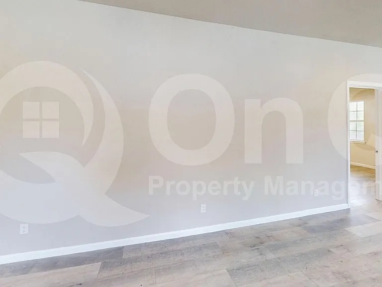 2209 Wellington St — Photo 8